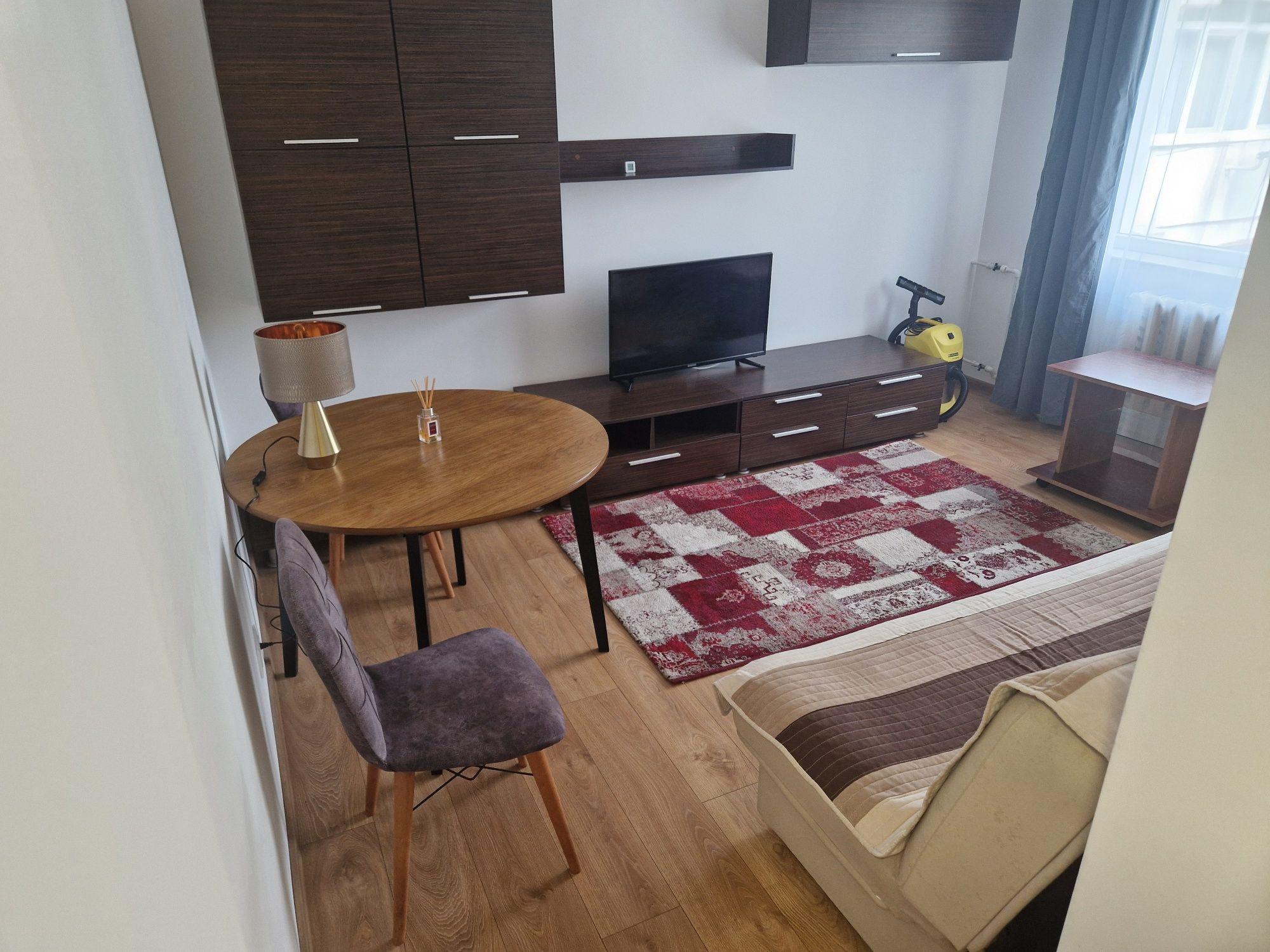 Apartament 2 cam bulevard recent renovat - imagine 1