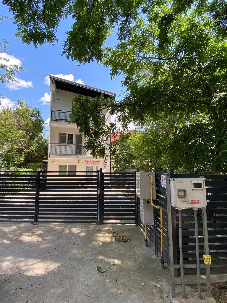 Închiriez apartament - imagine 1