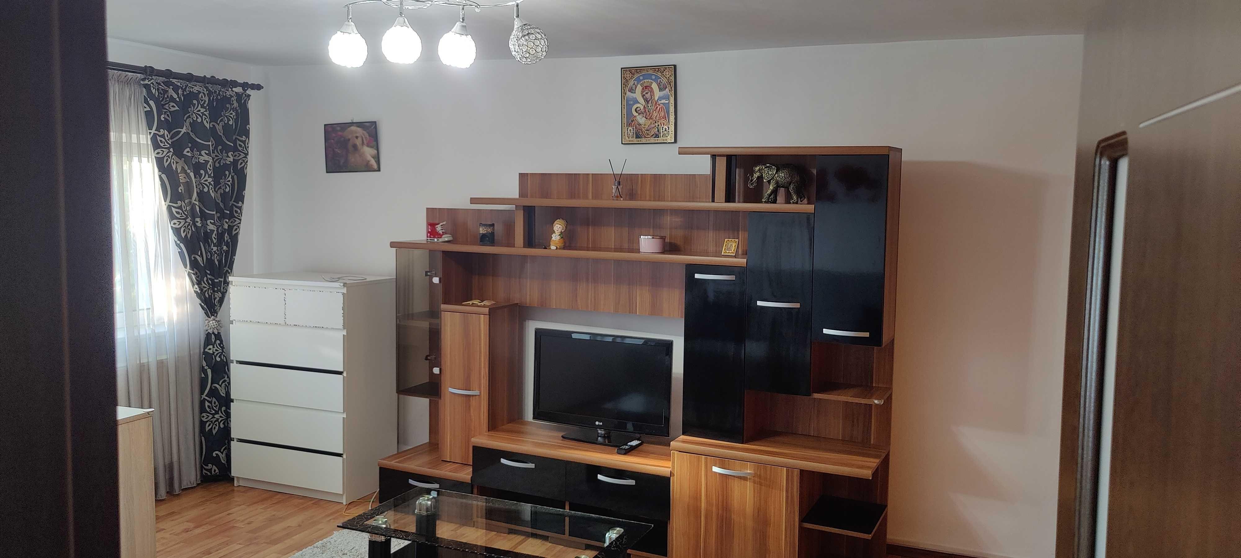 Apartament cu două camere + loc de parcare pentru inchiriat