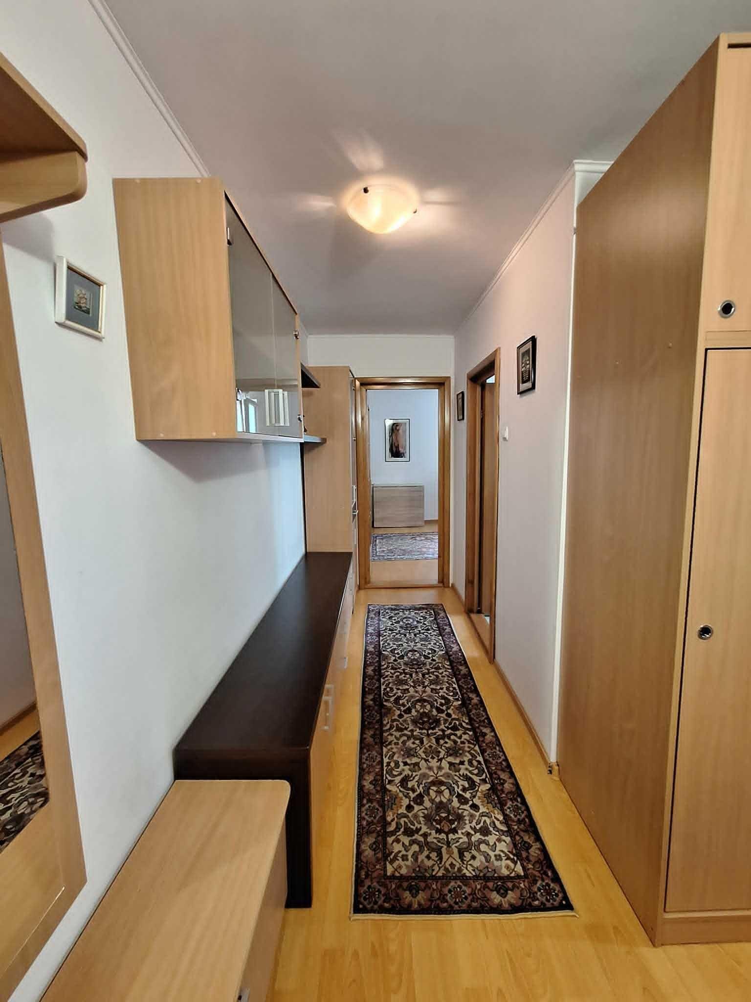 Apartament 2 camere Etaj 2 zona VIP + Parcare - imagine 1