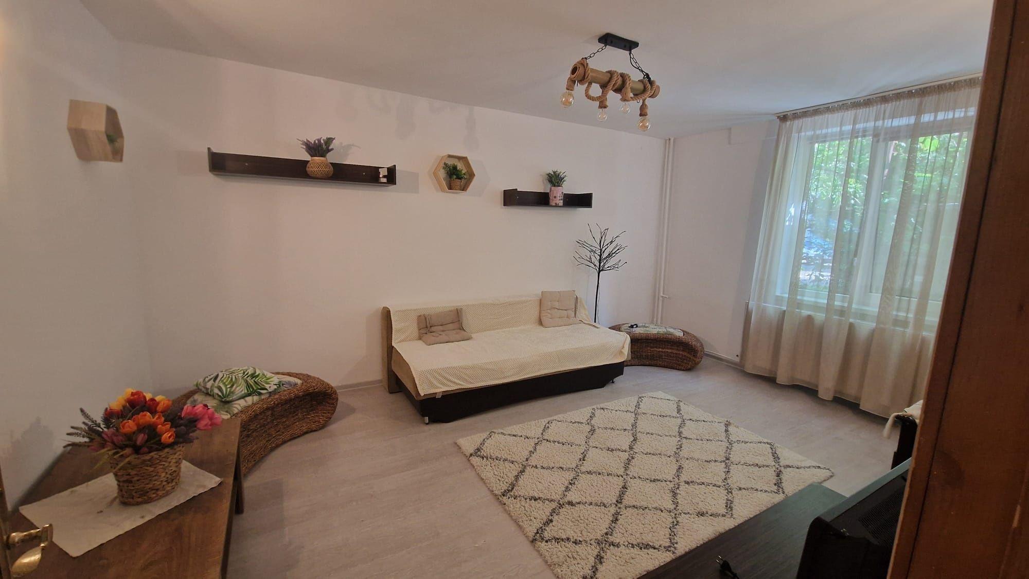 Închiriez apartament 2 cam