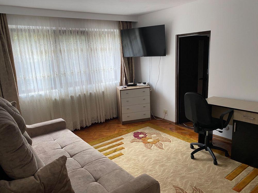 Inchiriez apartament TgJiu ,apartamentul este complect utilat , aer conditionat , loc de parcare , zona 9 mai , Aleea teilor linga liceul Ecaterina .