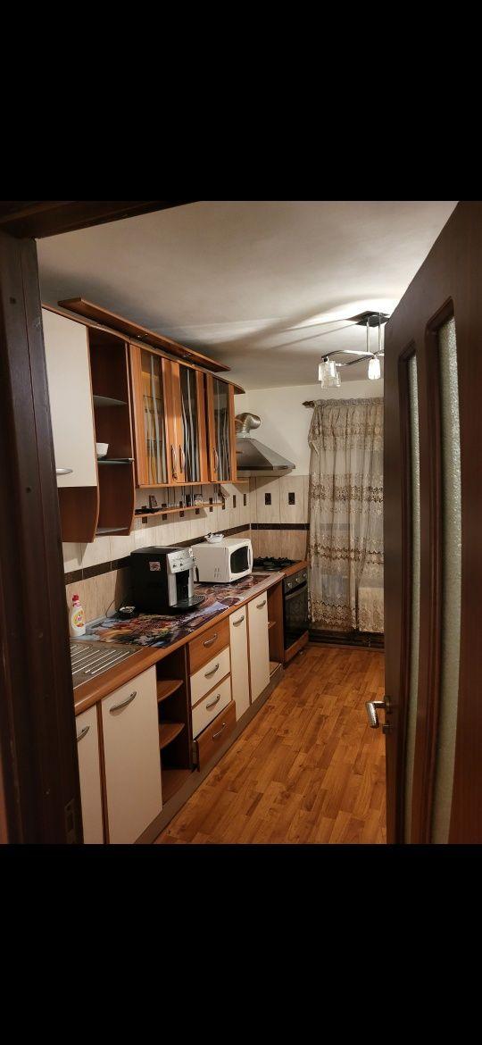 Apartament 3 camere zona Ana Super 2000