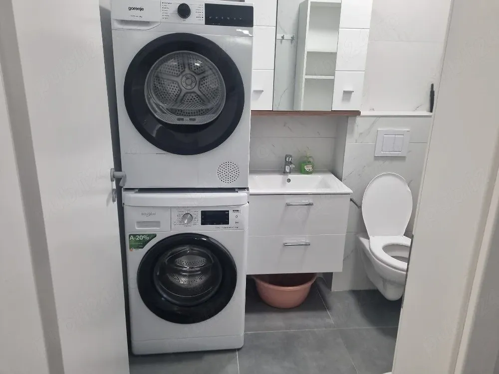 Închiriez apartament
