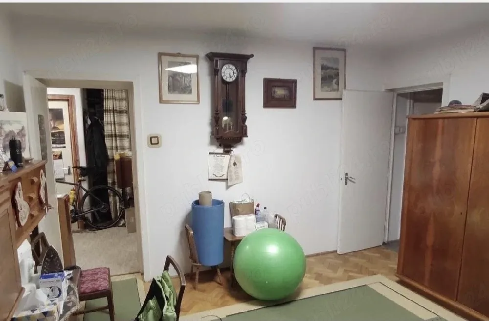 Vand apartament 3 camere, confort 1, 2 băi, etaj 2,Cornisa la 300 m de UMFST
