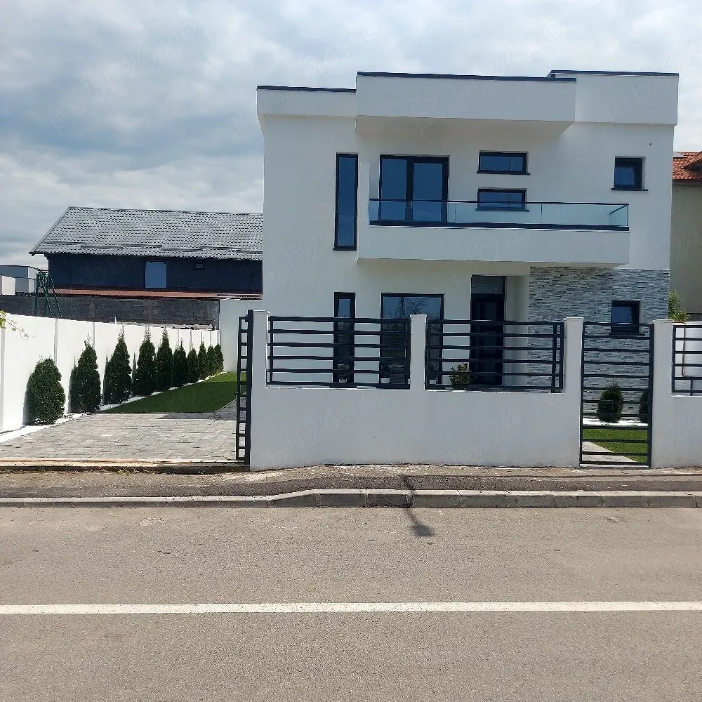vila  casă  zona Ford