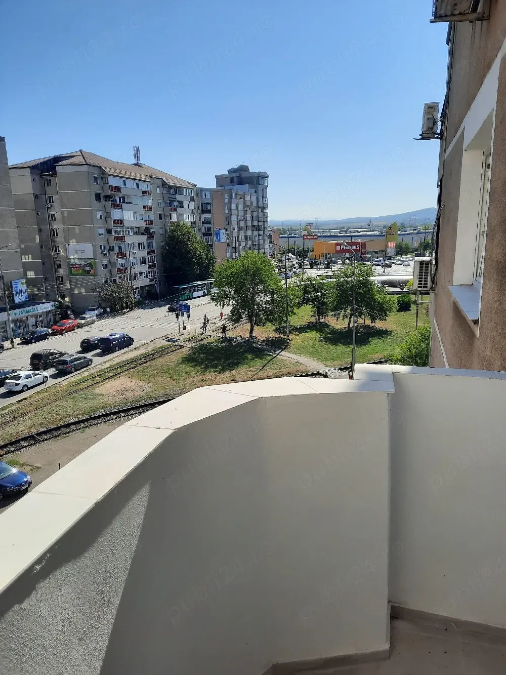 Închiriez apartament cu 2camere decomandate în Nufarul
