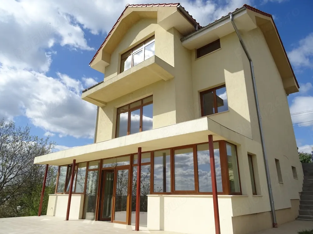 Casă cu panoramă la 5 minute de centrul orașului Oradei