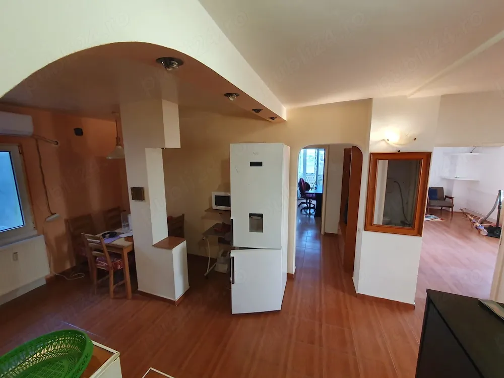 PROPRIETAR vand apartament decomandat 4 camere, 2 bai, 2 balcoane - imagine 1