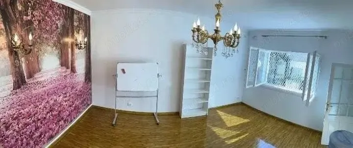Proprietar vand casa cu garaj, singur in curte, langa metrou, fix in intersectia Piata Muncii
