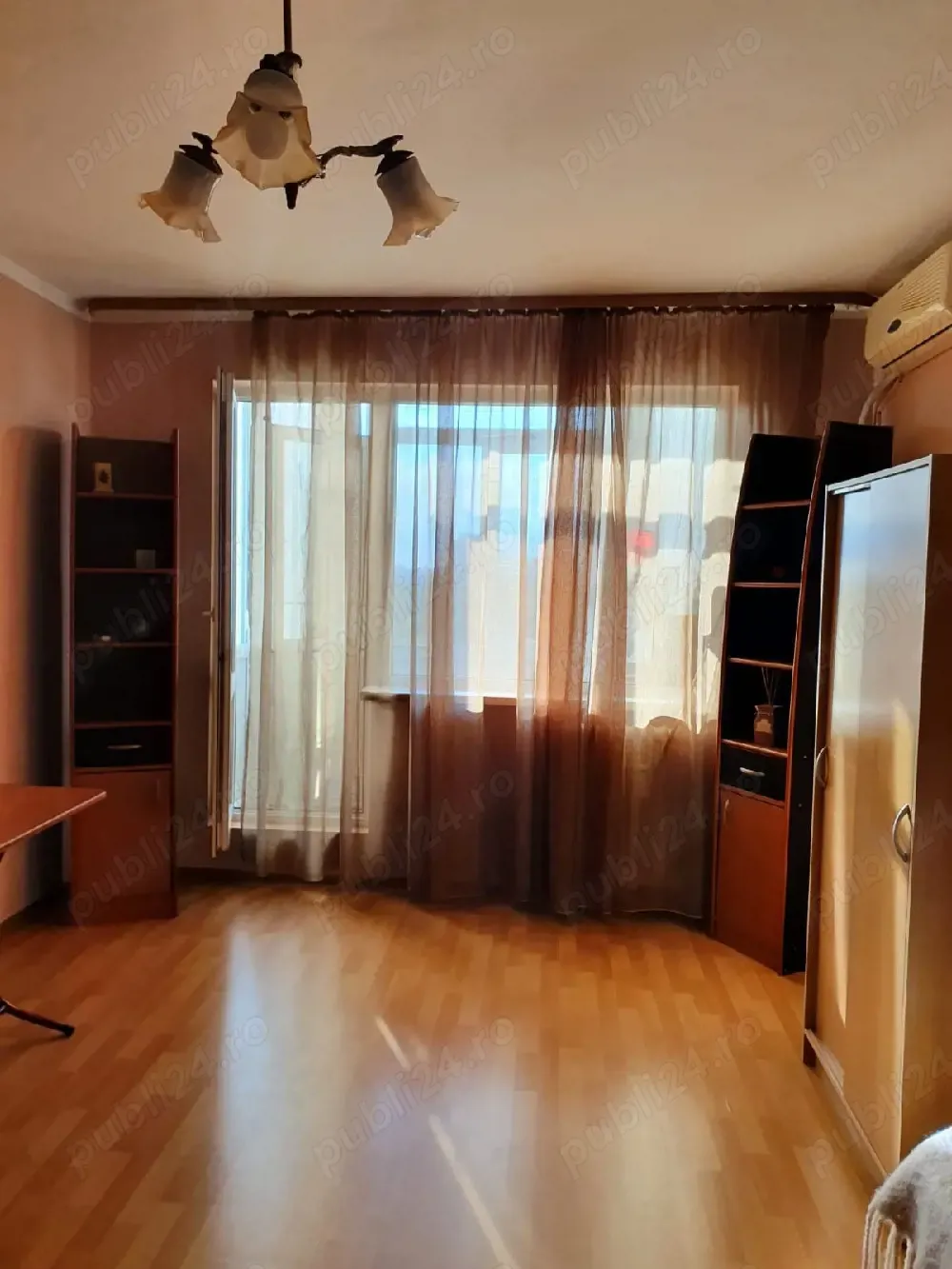 Închiriez garsonieră