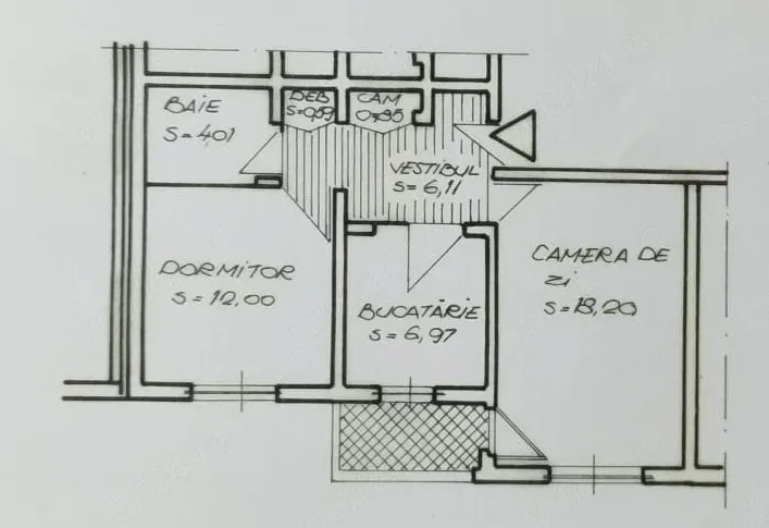Dristor, 2 camere, bloc din 1982, centrala proprie, usa metalica, balcon inchis termopan.
