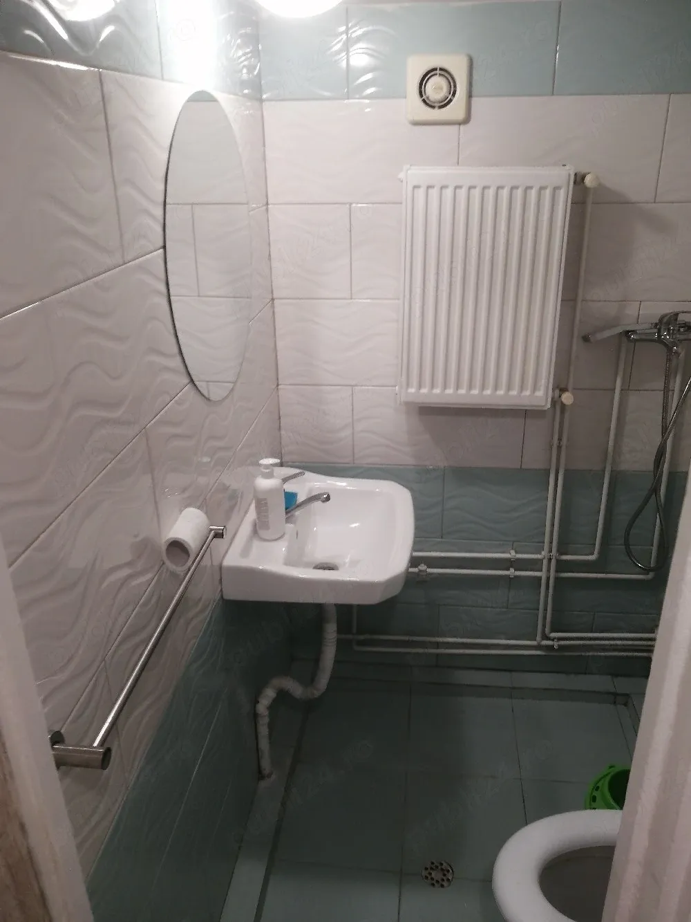 Închiriez garsoniera