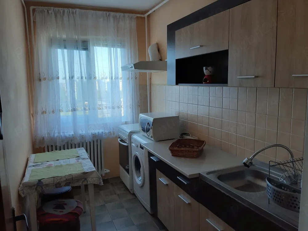 Vand apartament cu 3 camere, etaj 10 - ideal pentru investitie sau locuinta