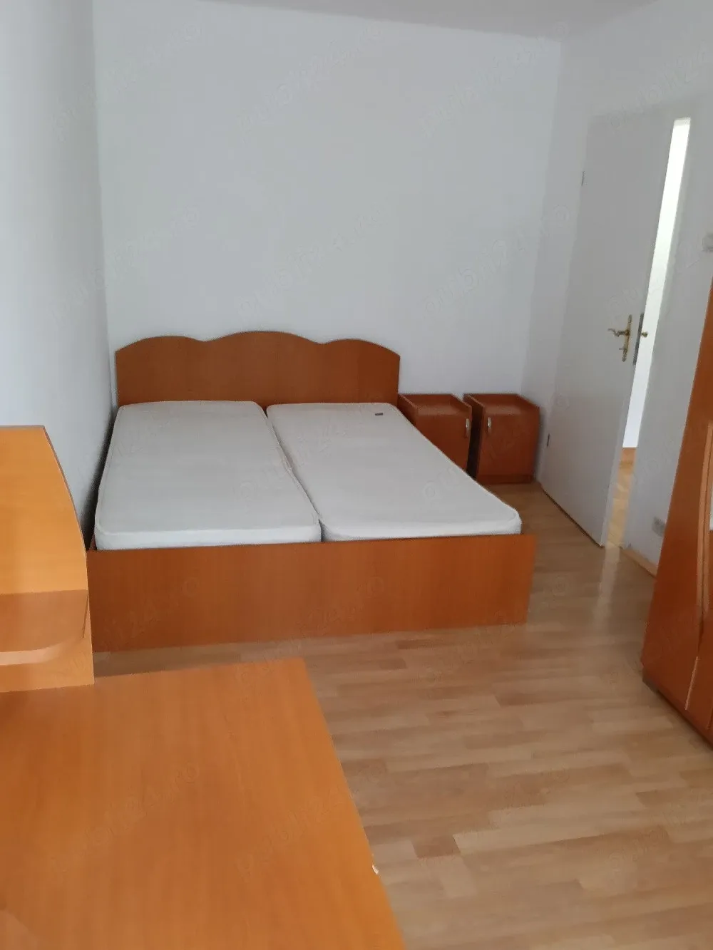 Închiriez apartament cu 3 camere