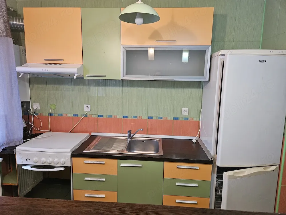 Inchiriez apartament 3 camere