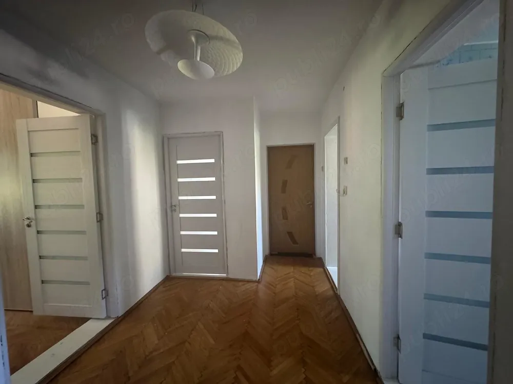 Apartment 3 dormitoare (100mp) , Zamca + pod mansarda 85mp + gradina + loc de parcare