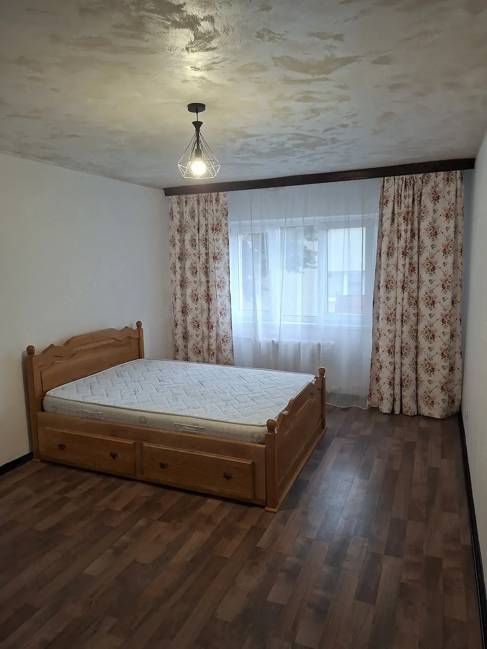 Vand sau închiriez apartament cu doua camere zona Mall Botoșani