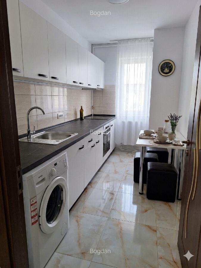 De închiriat apartament 3 camere – Brașov, Centrul Nou