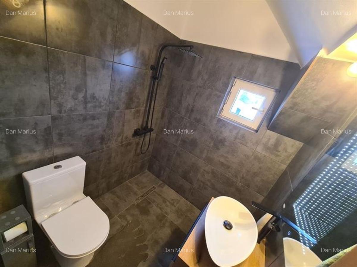 Apartament 4 camere decomandat 2 niveluri cu scara interioara Craiova
