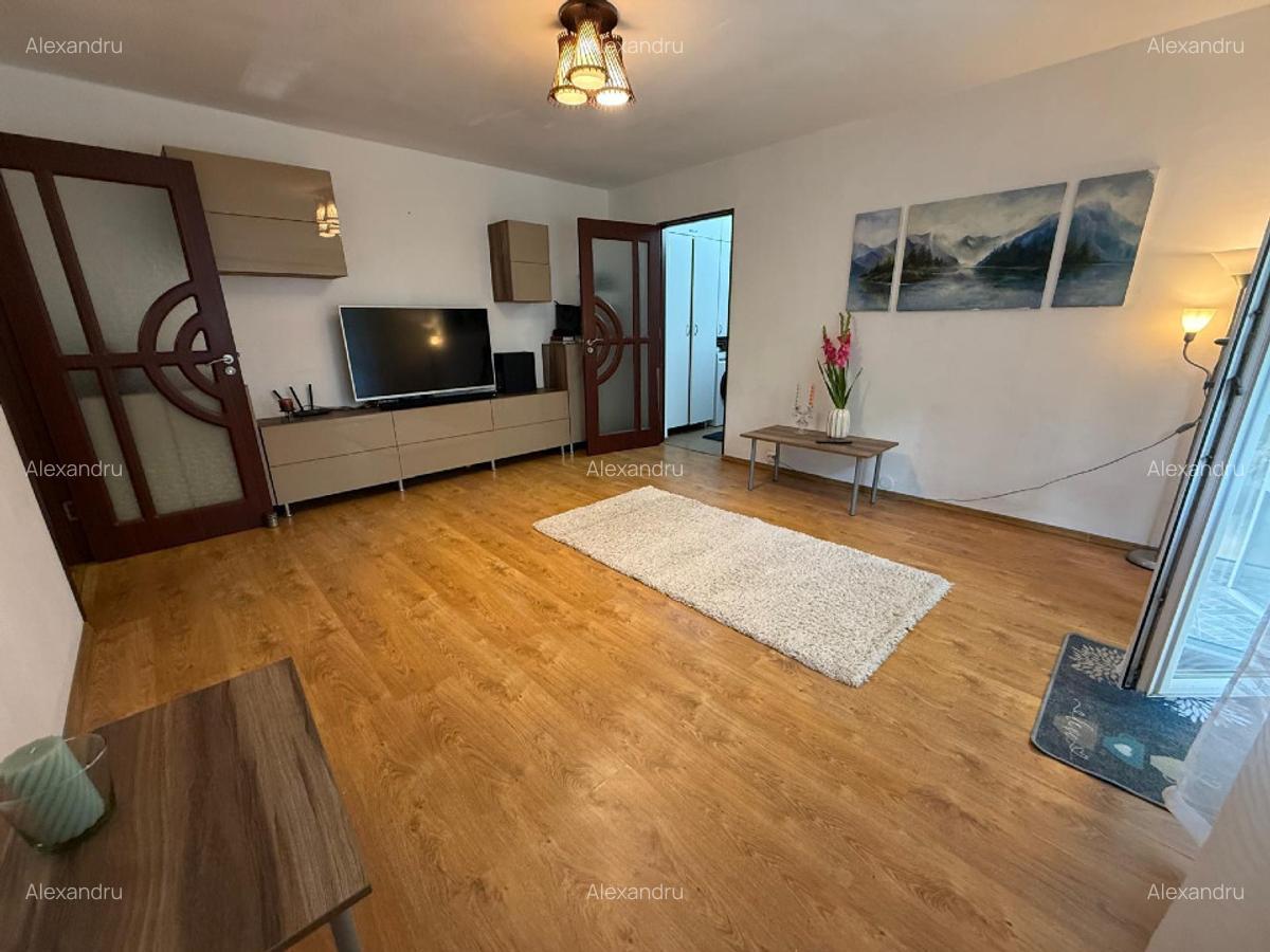 Vand apartament 3 camere semidecomandat, Brazda lui Novac