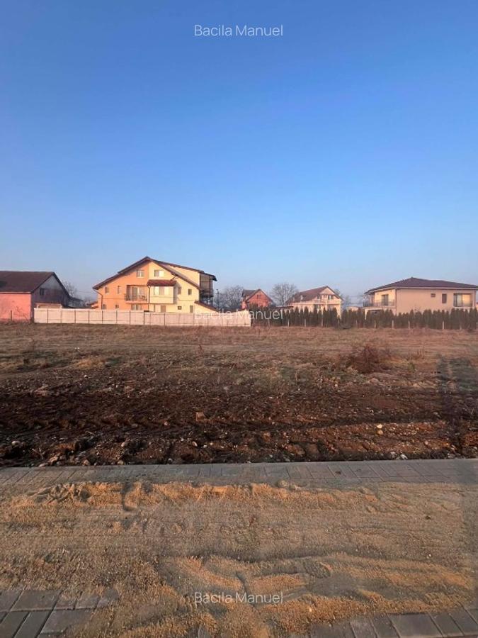 Teren de vânzare 577mp cu utilități și drum asfaltat