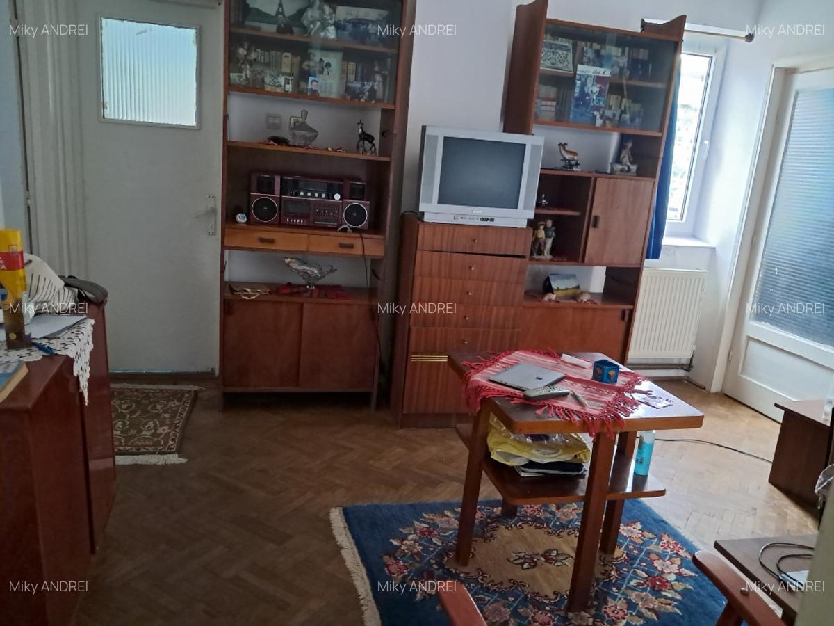 Apartament 3 camere mobilat, ultracentral lângă Sala Sporturilor, vedere la mare