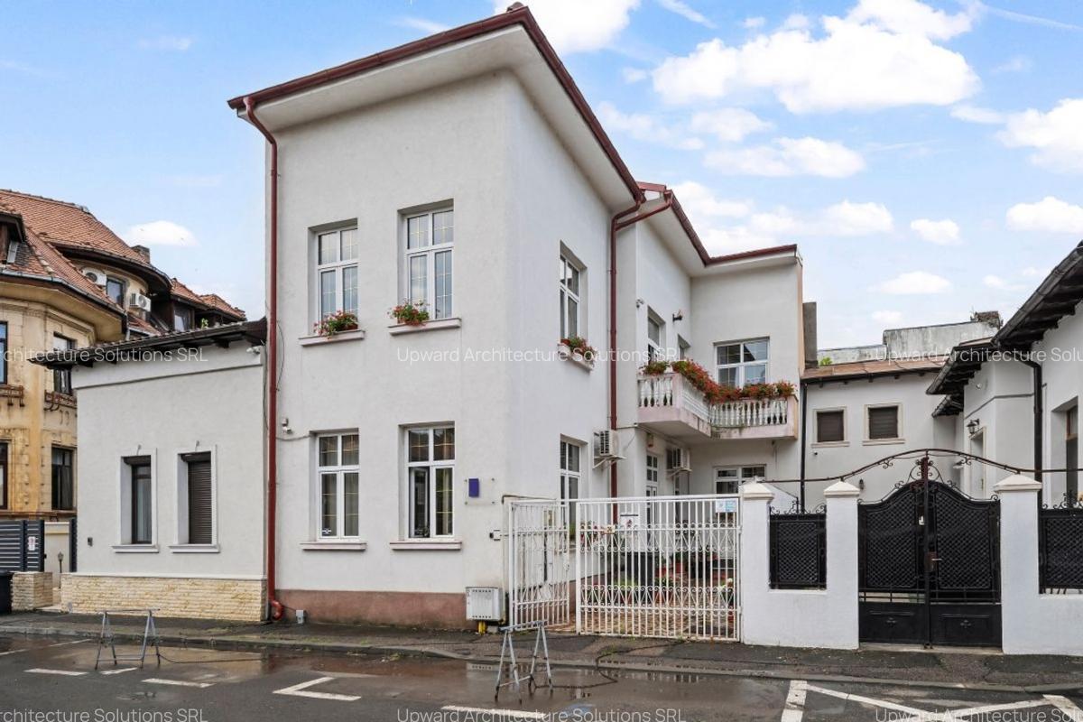 Vilă interbelică ultracentrală, la câteva minute de Piața Unirii, S+P+1+M