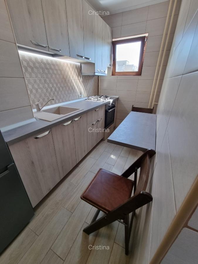 Închiriez apartament cu 2 camere