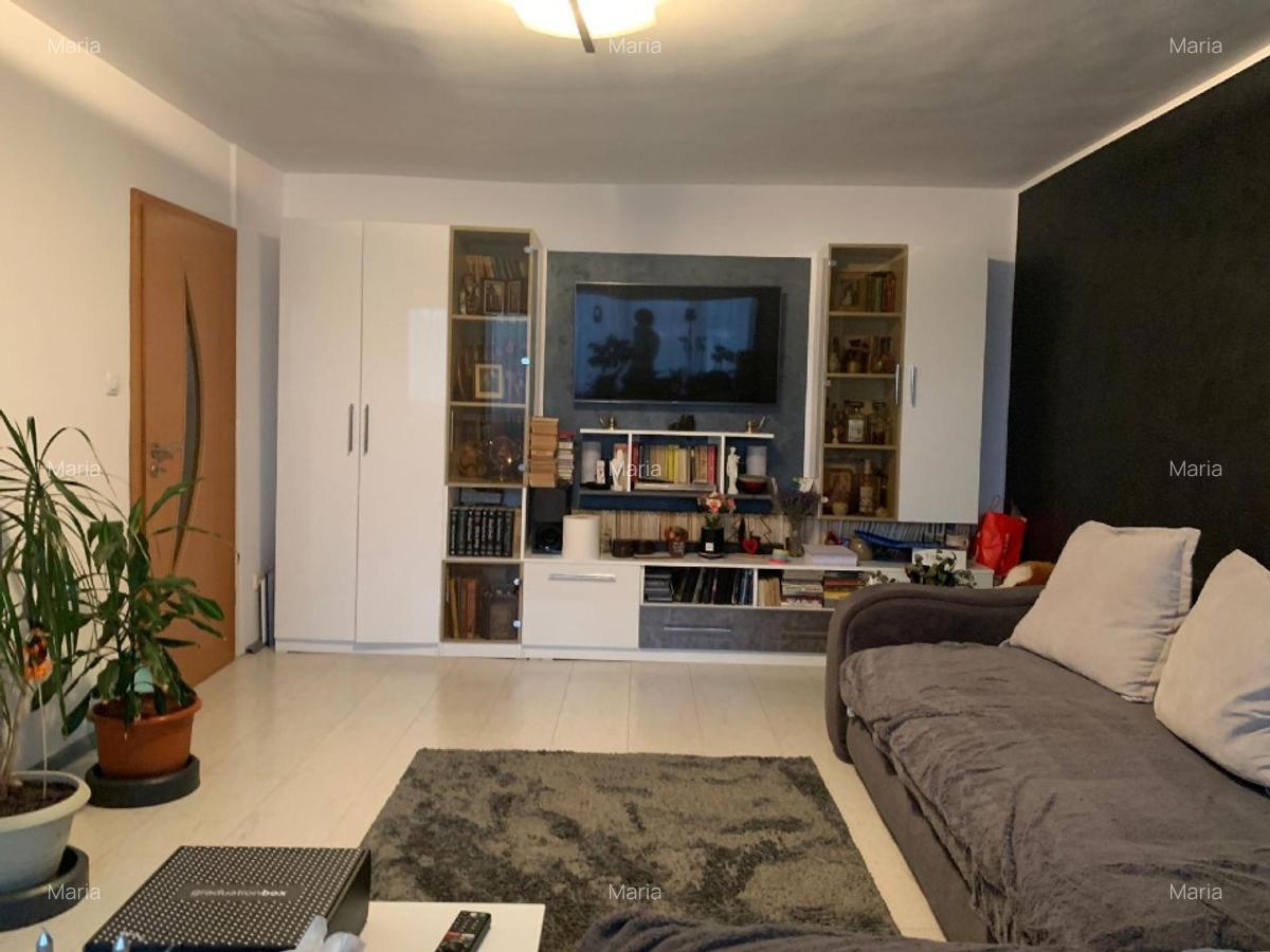 Proprietar Vand apartament 4 camere zona Steaua - imagine 1