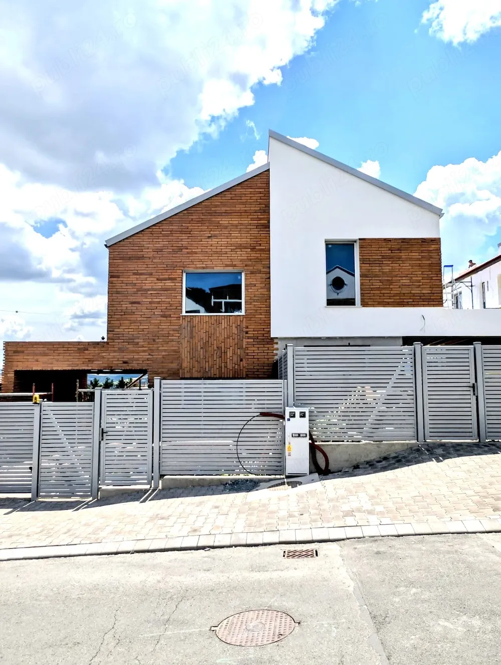 Casă P+E, construită NZEB PLUS 136 mp utili + garaj cartierul Voroneț vis a vis cu Parcul Tineretulu