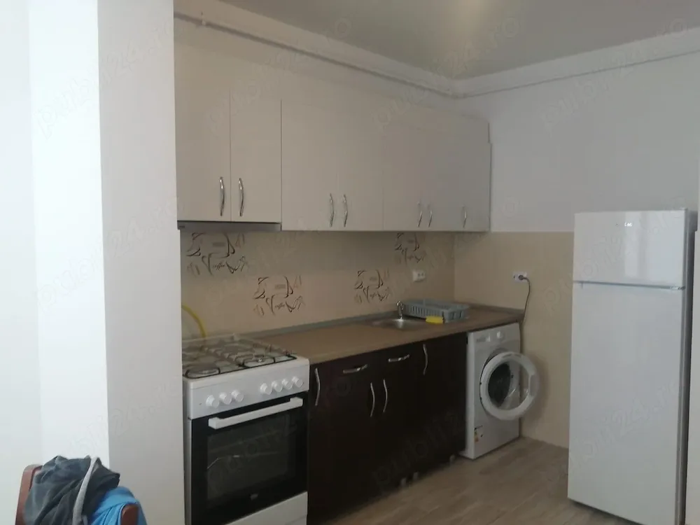 Pf inchiriez apartament