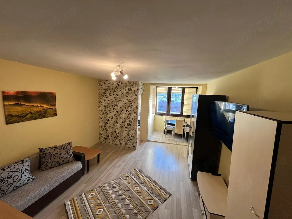 Proprietar   Vând garsonieră 31 mp, mobilată și utilată   Noua, Brașov Preț: 60.900   negociabil - imagine 1