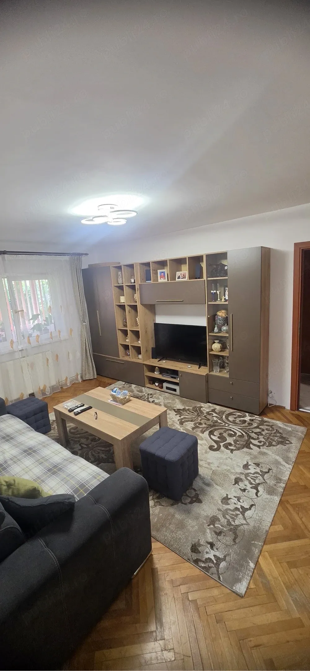 Urgent! Negociabil! Proprietar vand apartament 3 camere, 2 bai, 2 beciuri, balcon mare, 2 locuri de