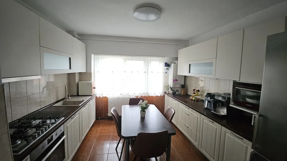 Vand apartament 4 camere, suprafata mare, structura deosebita, Noua Brasov