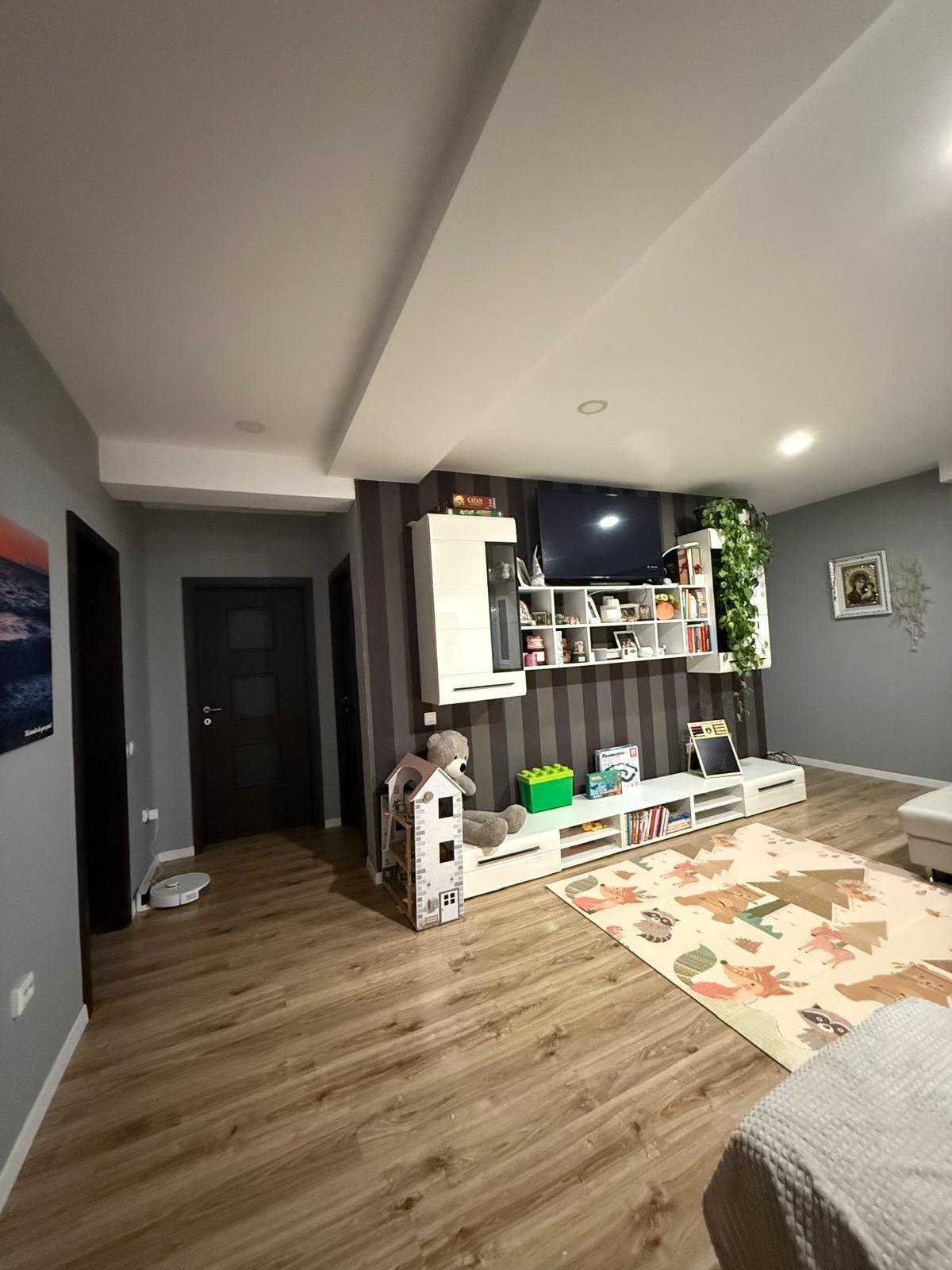 Vând apartament
