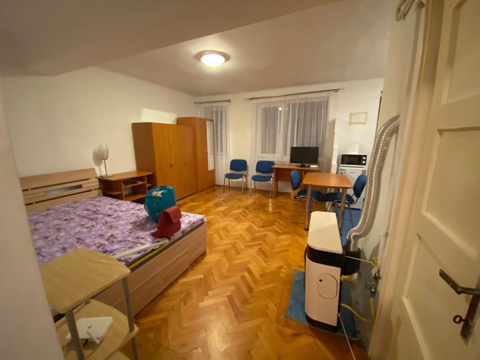 Persoana fizica vand garsoniera