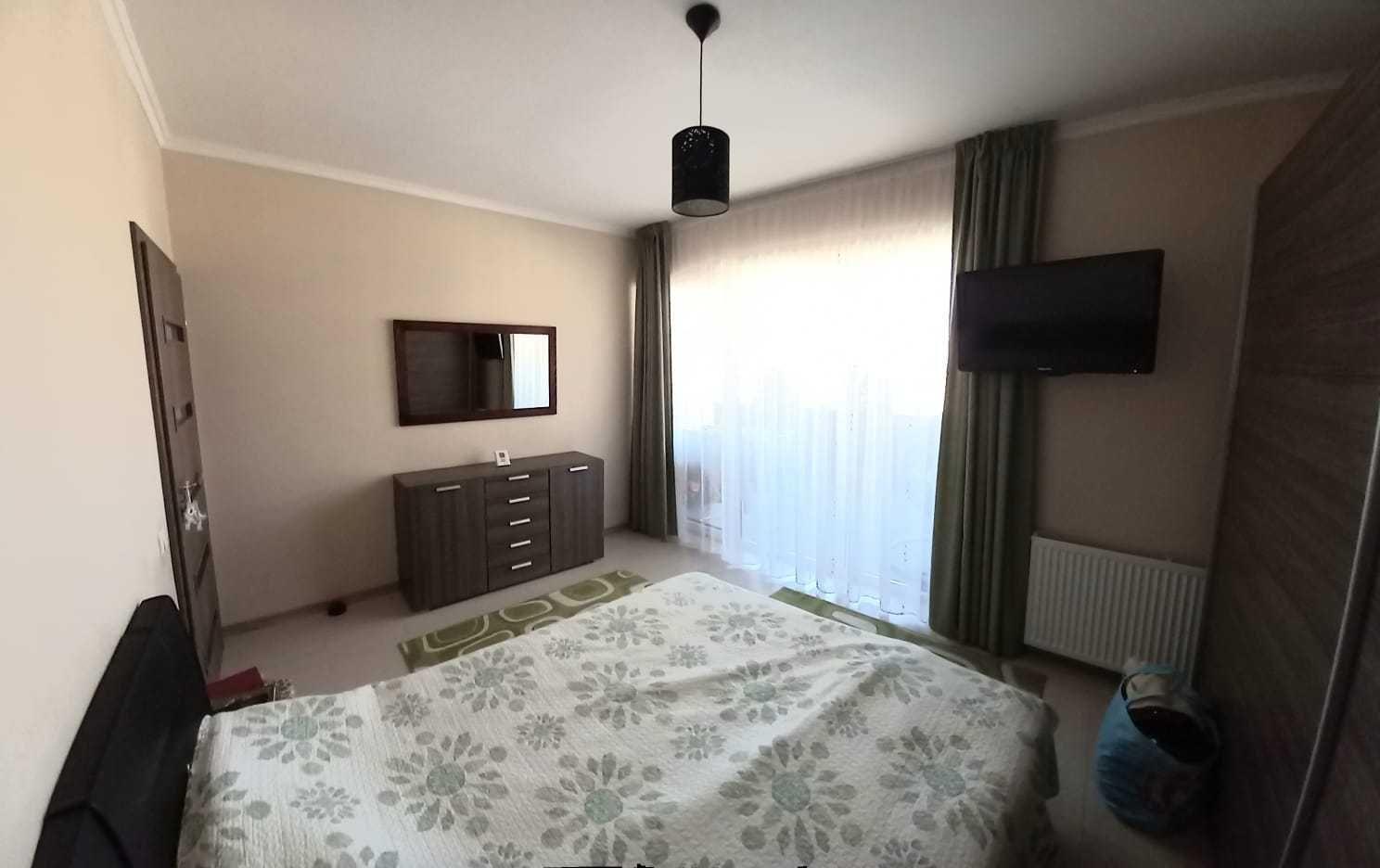 Inchiriez ap cu 2 camere decomandate + terasa