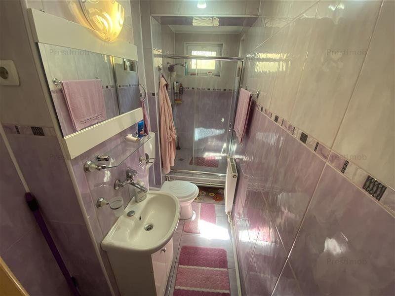 Vand apartament Ultracentral cu 4 camere,2 bai,etaj1/4, 113 mp - imagine 1