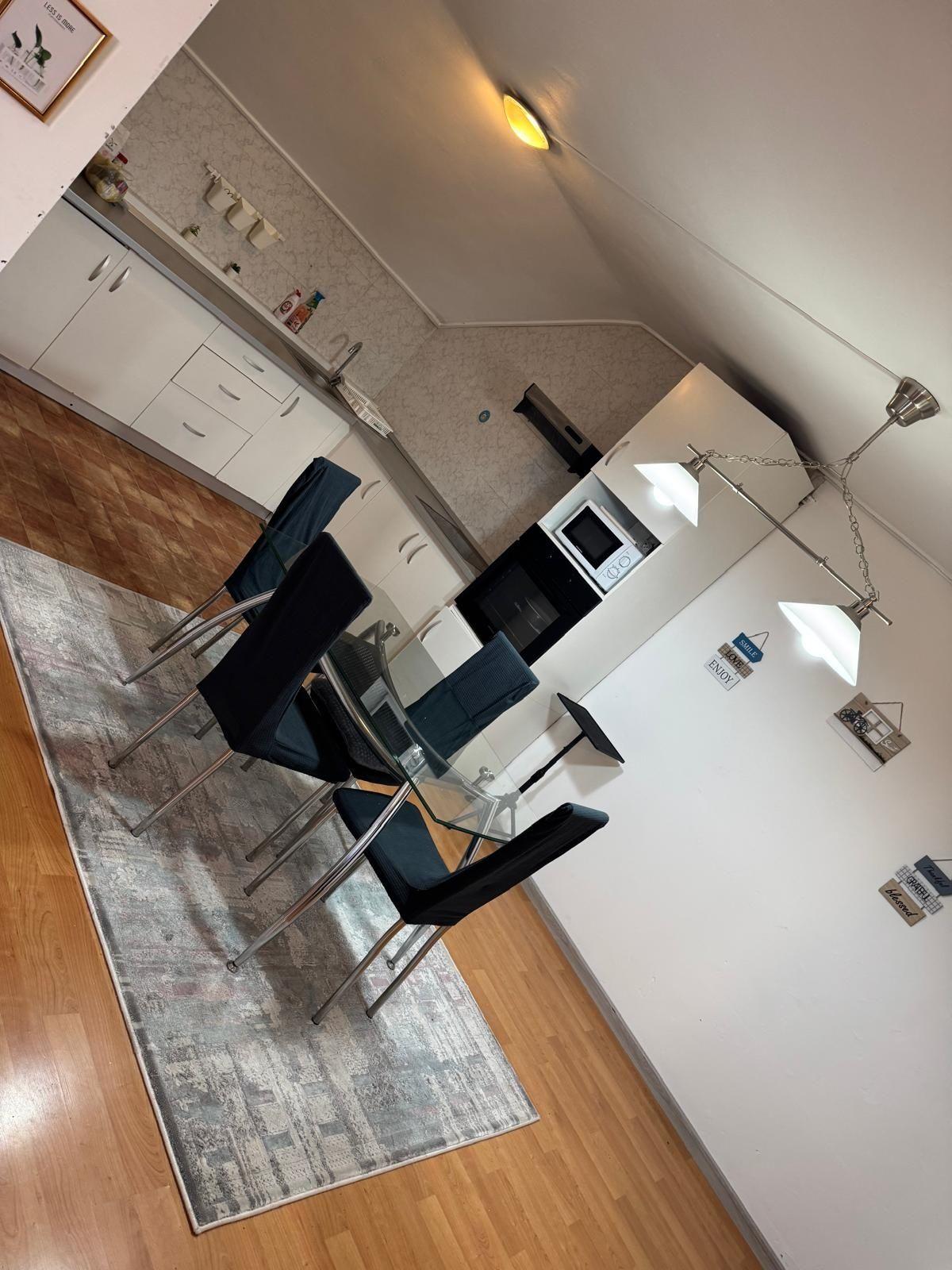Închiriez apartament zona Uniri