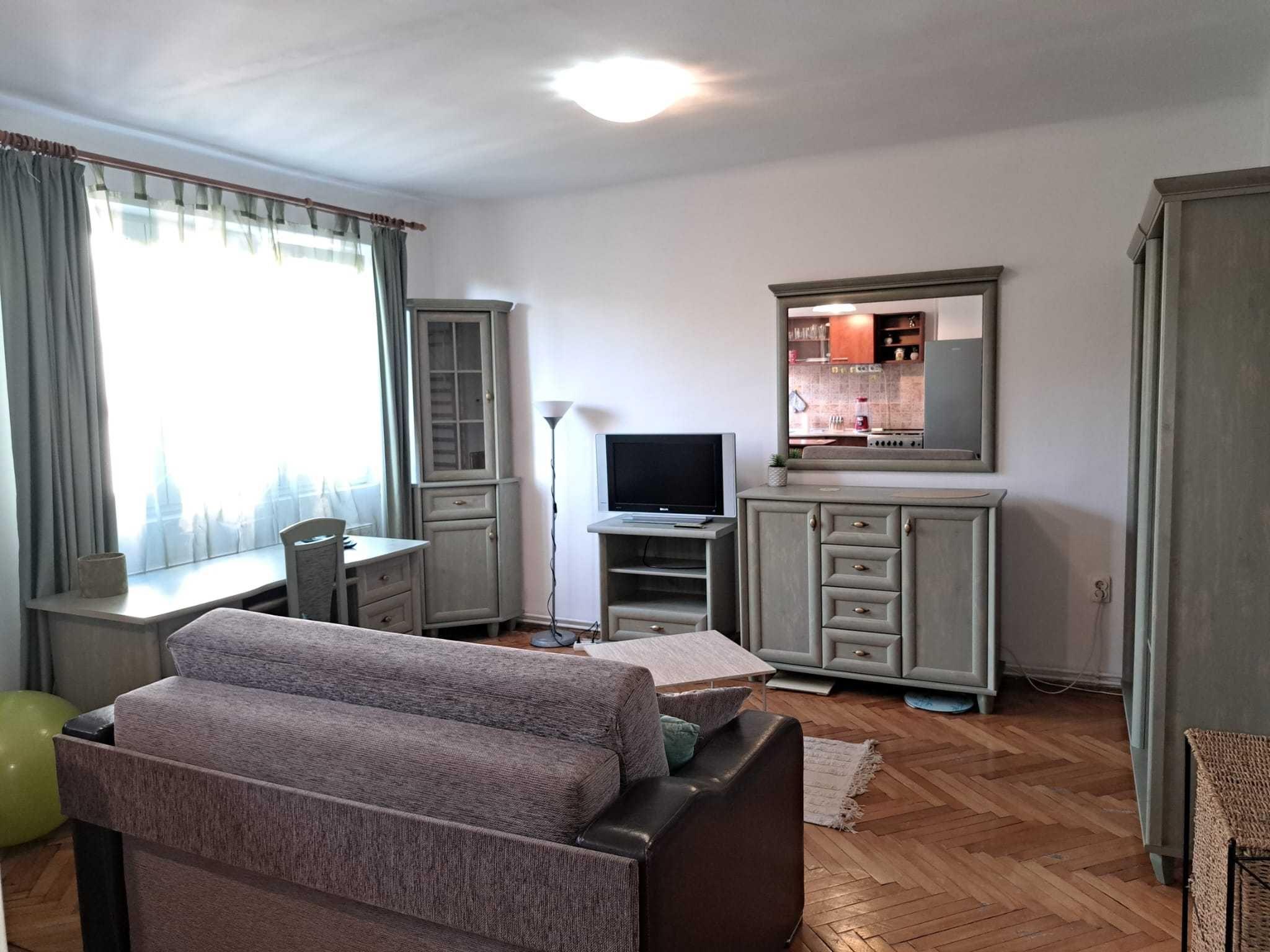 Închiriez apartament central 2 camere, lângă Catedrala Mică/2-Room Apartment for Rent in the City Center, Next to the Small Cathedral