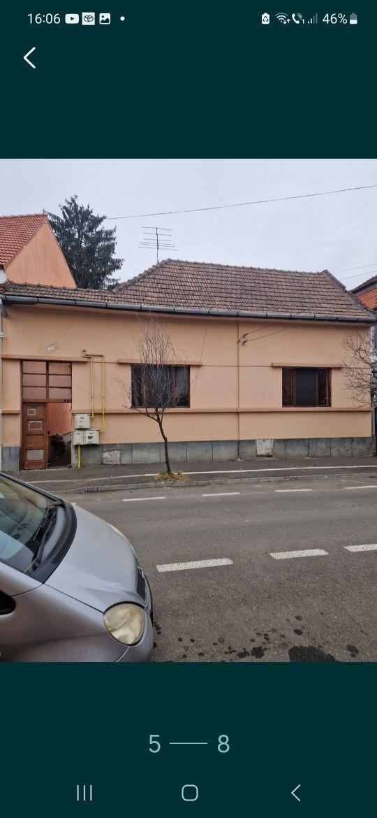 De vanzare casă lingă cetate