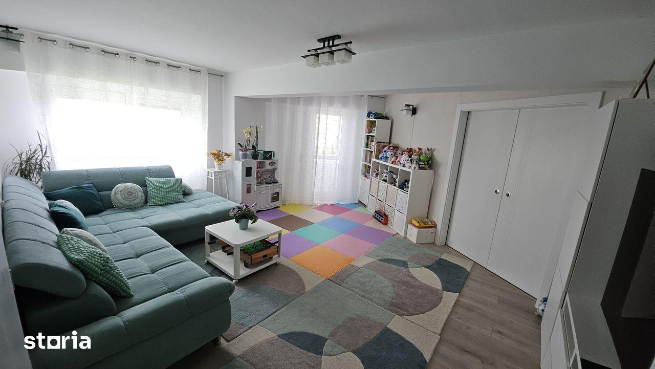 Vand apartament 4 camere, suprafata mare, structura deosebita, Noua Bv