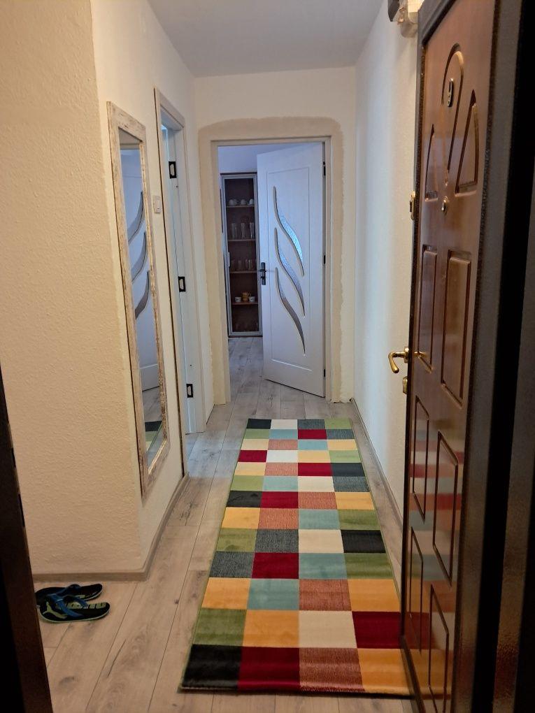 SE INCHIRIAZA Apartament Cu 2 camere