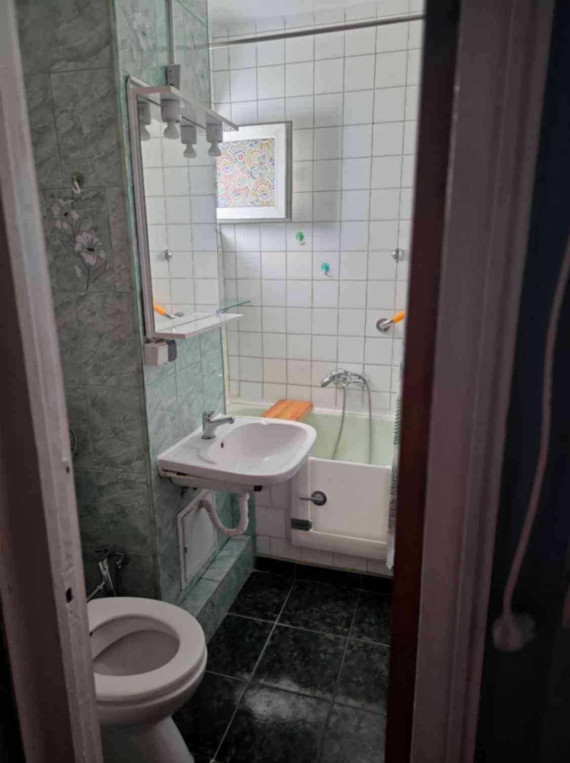 DE INCHIRIAT -  Apartament  3 camere, semidecomandat – Str. Mircea cel Bătrân, Brașov