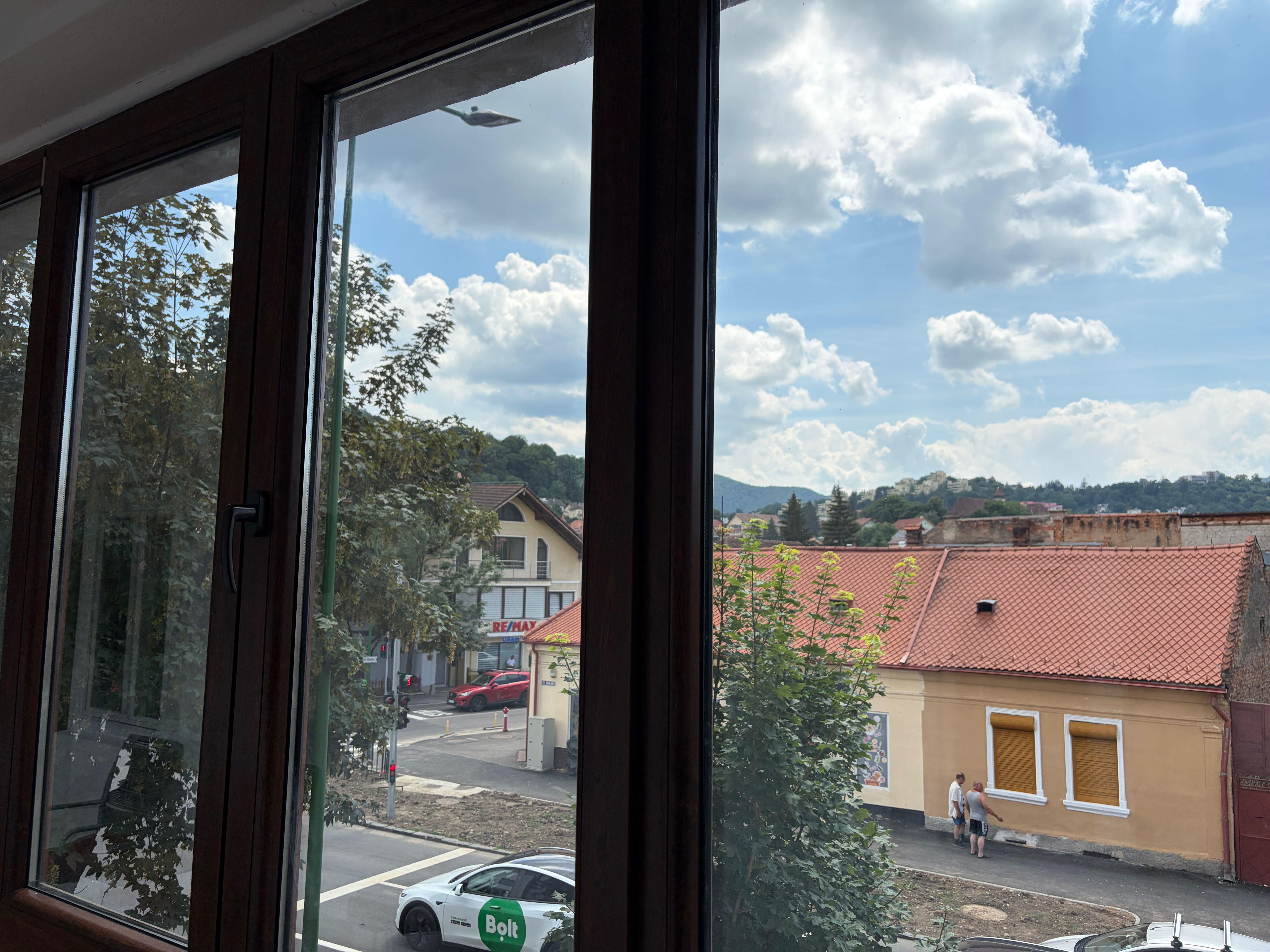 Apartament cu 3 camere de închiriat în Brașov, central, aproape de Colina Universității