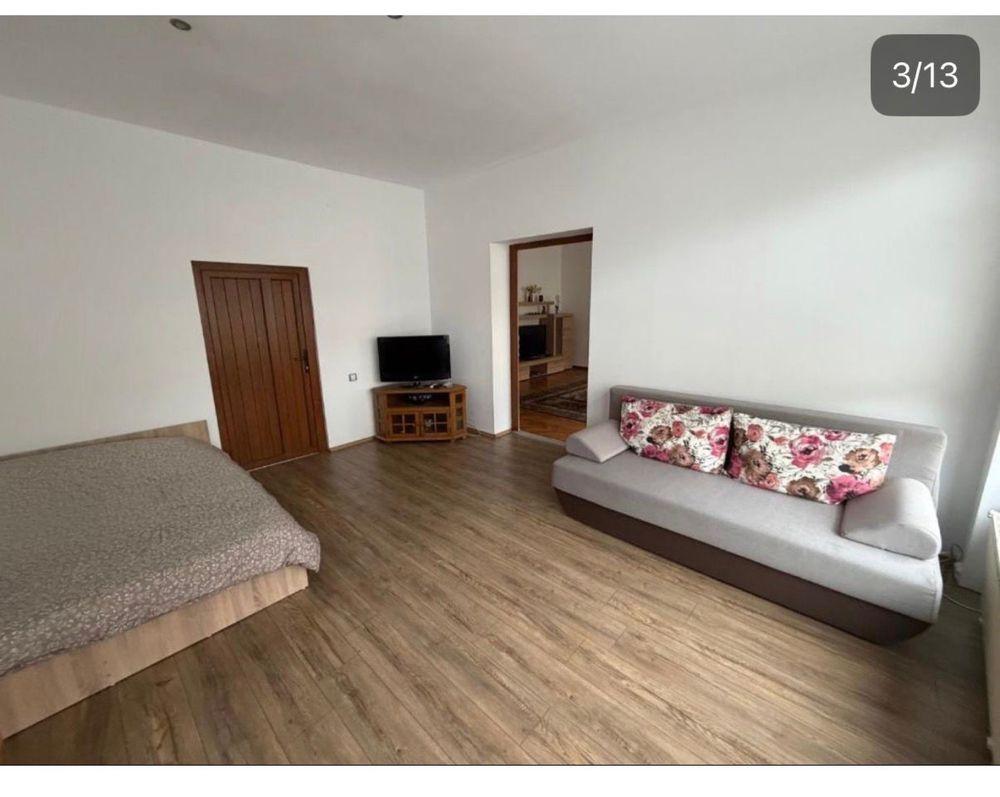 Inchiriez apartament 3 camere  in casa Brasov