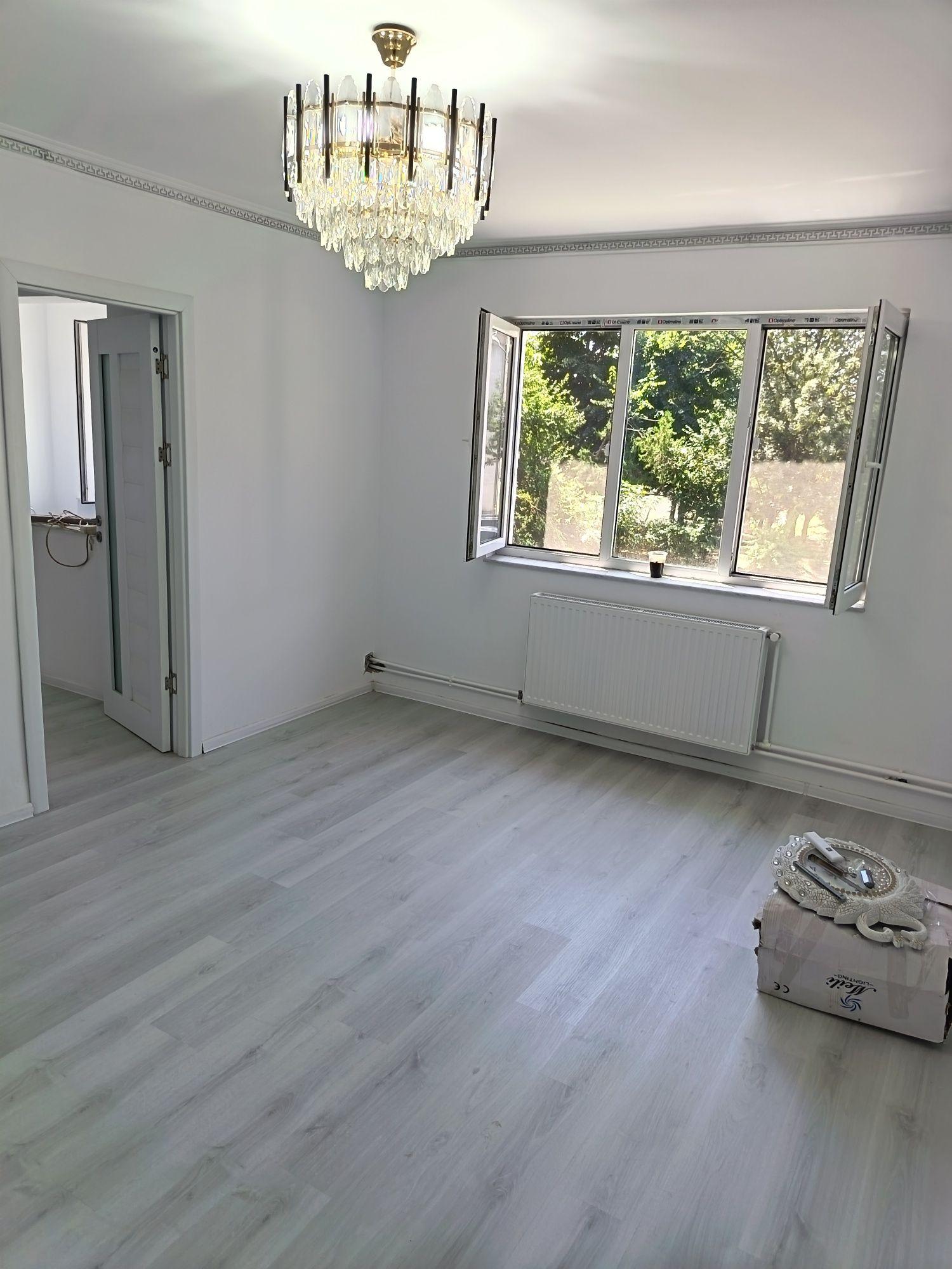 Vînd apartament 3 camere semidecomandat