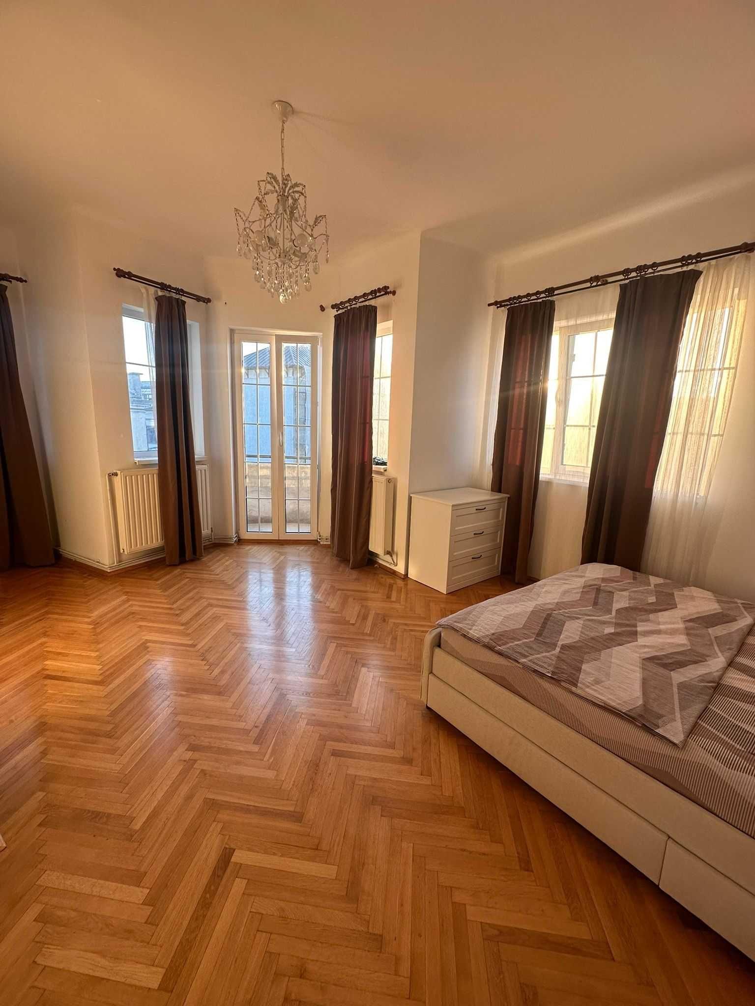 Apartament de epoca in inima Constantei strada Solmona