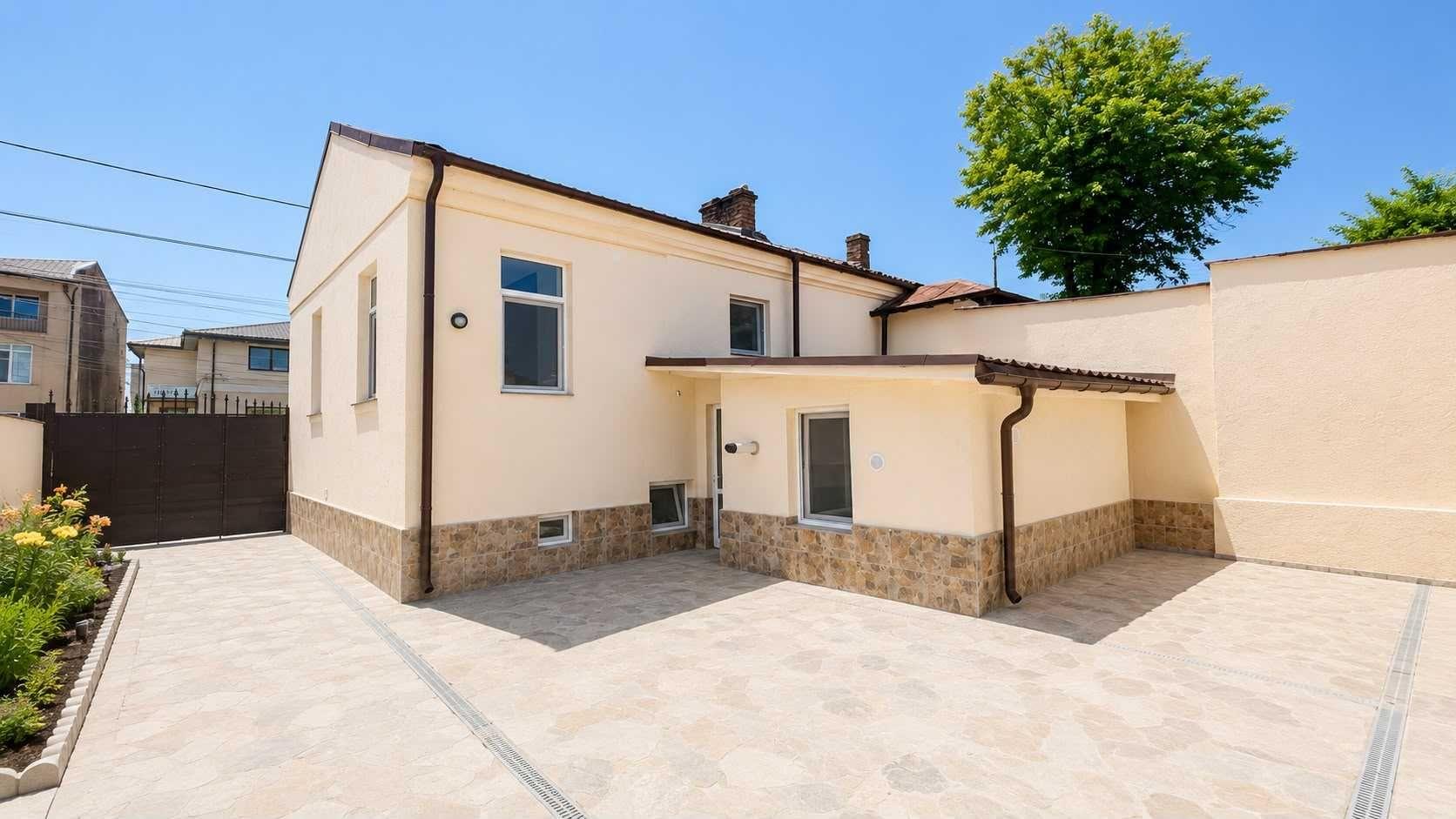 Casa la curte recent renovată și mobilată partial (bucătărie mobilată și utilată totul noua, baie complet amenajată totul modern și noua )